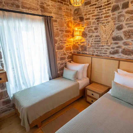 Cundalis1893 فندق *